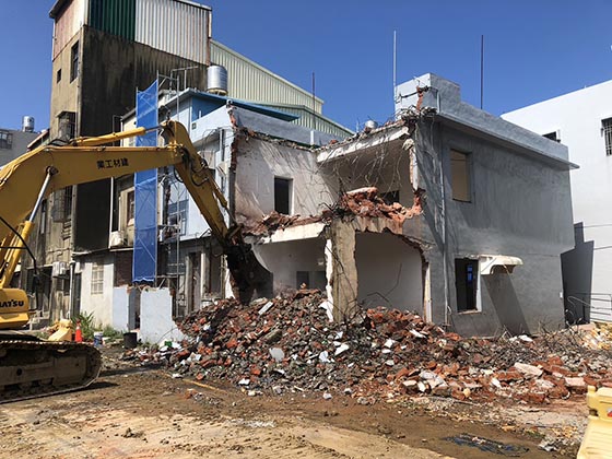 ���ت��