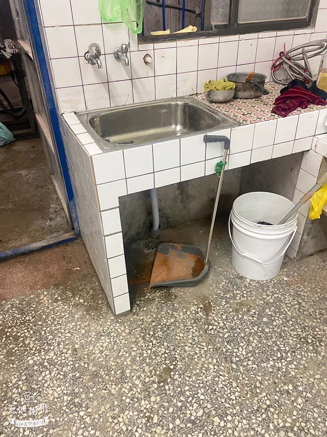 �y���-�y�z�x�����