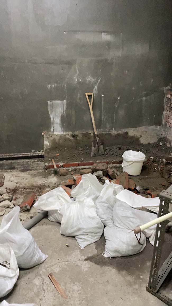 �y���-�y�z�x�����