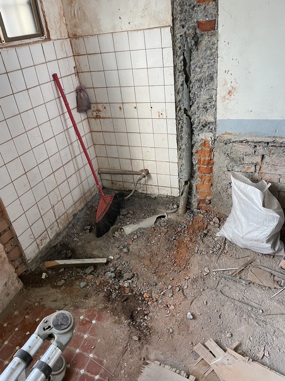 �y�����۩