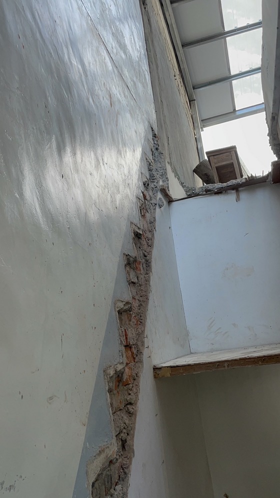 �y�����۩