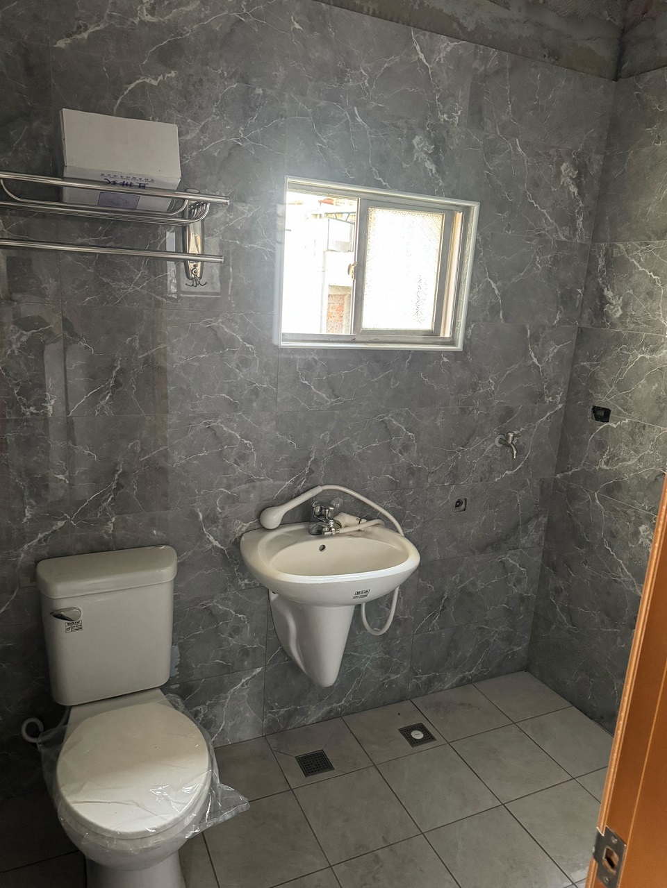 鼓山區貼壁磚鋪地磚