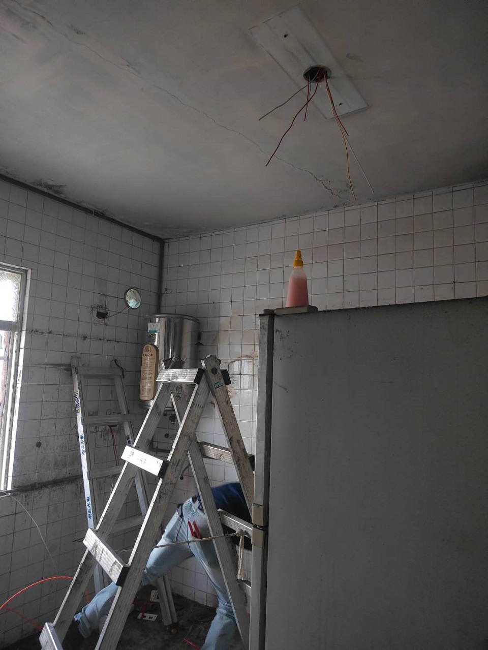 高雄鼓山水電工程-抽換電線