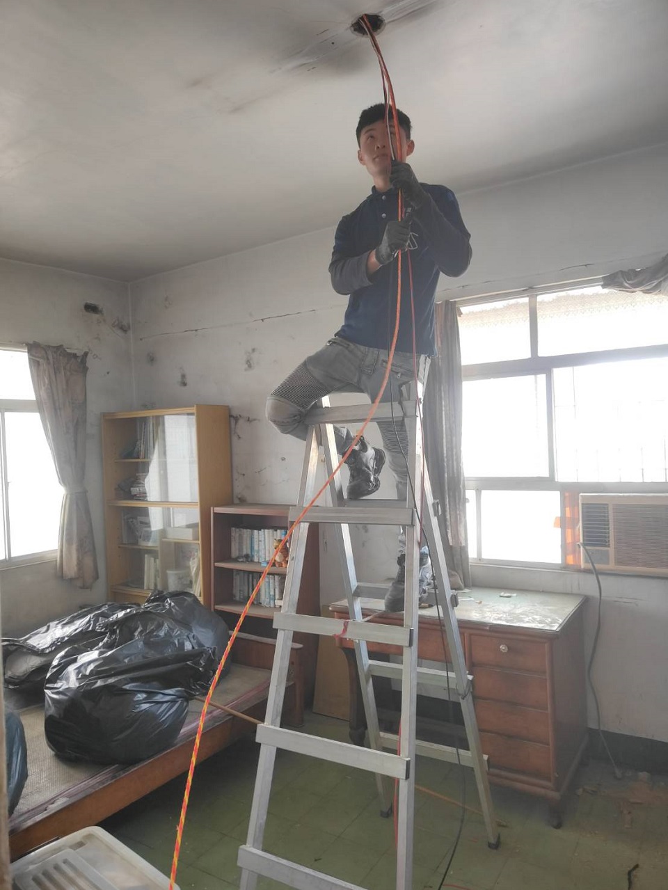 高雄鼓山水電工程-抽換電線