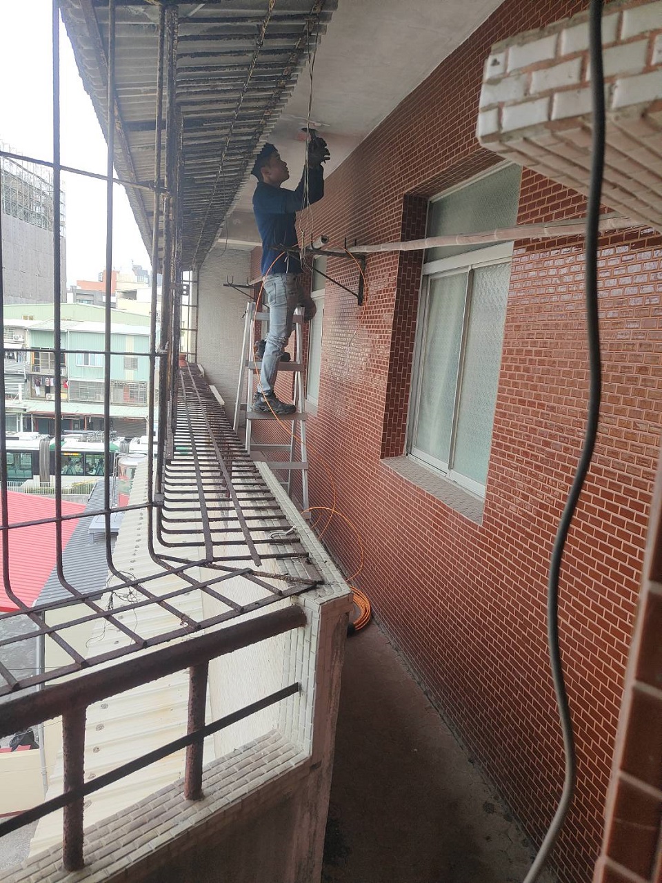 高雄鼓山水電工程-抽換電線