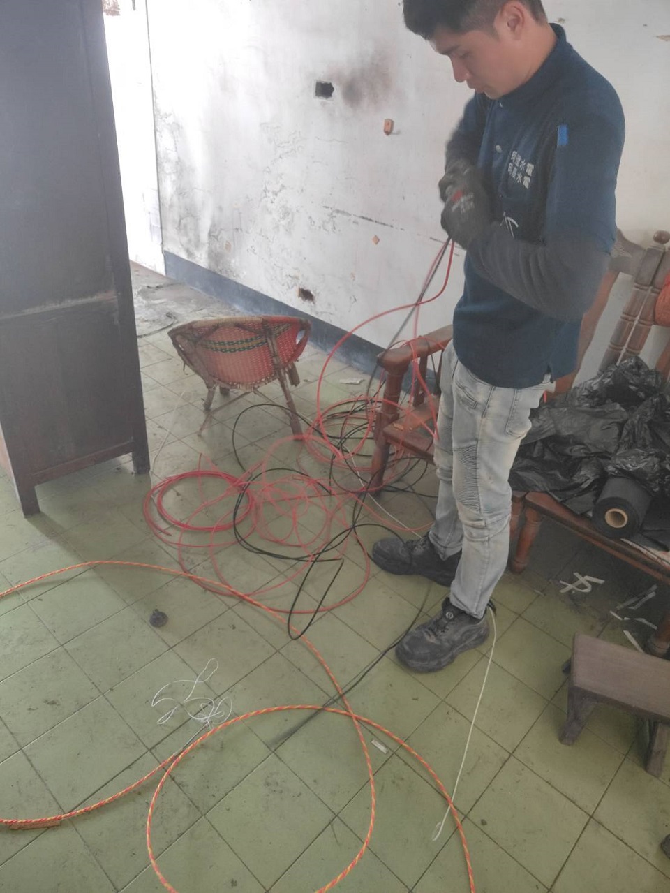 高雄鼓山水電工程-抽換電線