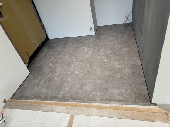 台中木地板-大門玄關前鋪木地板