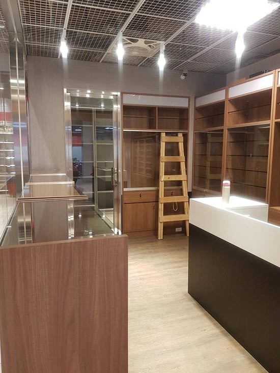 ����m�����M��