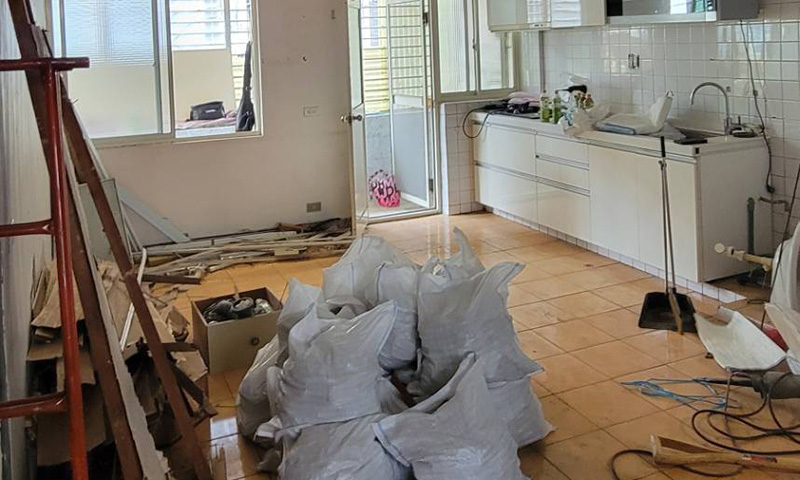 �T������C