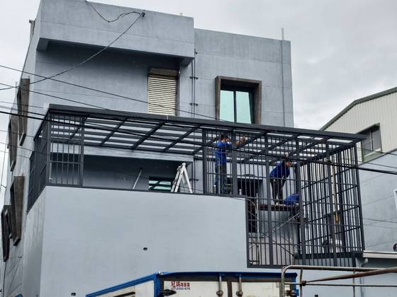 高雄竹滬吊掛採光罩 運輸及安裝