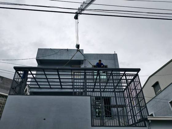 高雄竹滬吊掛採光罩 運輸及安裝