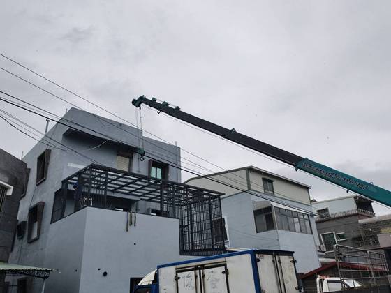 高雄竹滬吊掛採光罩 運輸及安裝