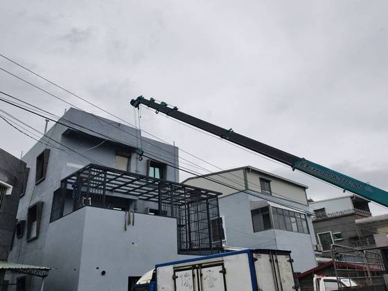 高雄竹滬吊掛採光罩 運輸及安裝