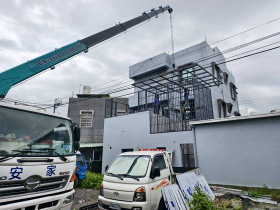 高雄竹滬吊掛採光罩 運輸及安裝