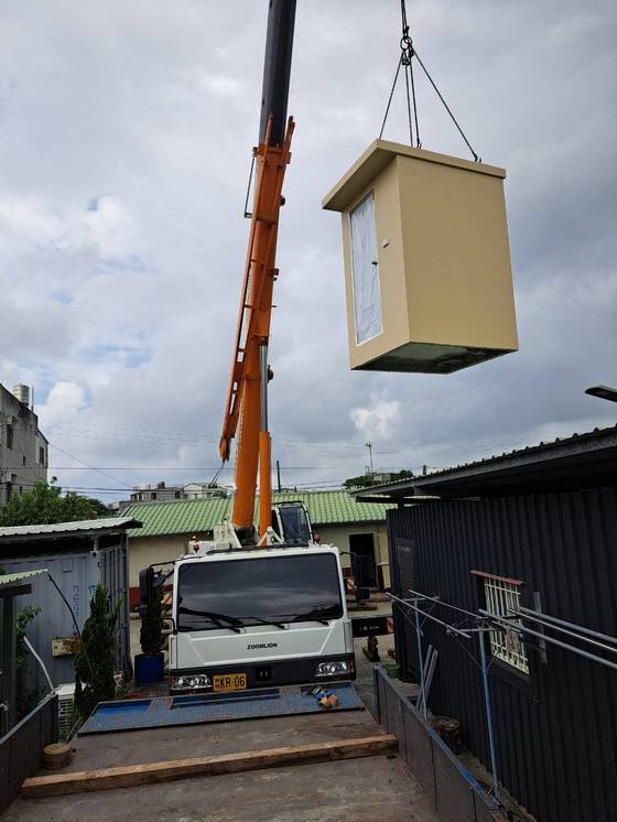 佳里區 運送水泥廁所吊掛定位