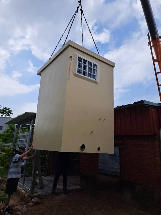 佳里區 運送水泥廁所吊掛定位