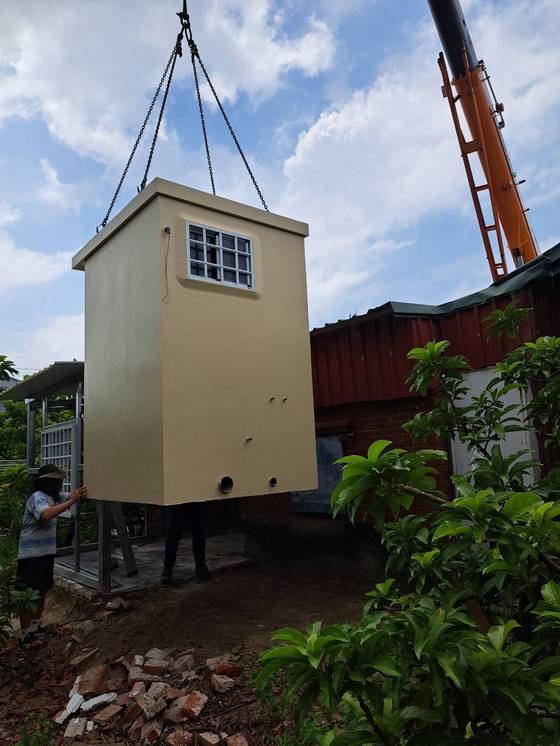 佳里區 運送水泥廁所吊掛定位