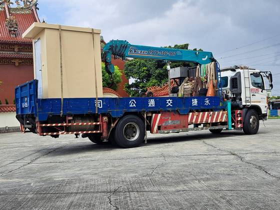 佳里區 運送水泥廁所吊掛定位