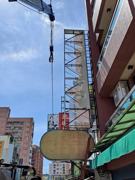 台南東區 招牌吊掛拆除安裝