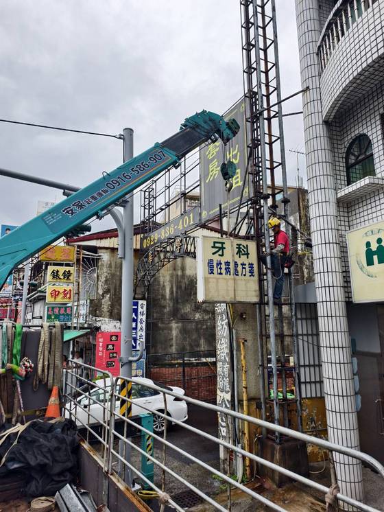 台南仁德區 拆除招牌工程