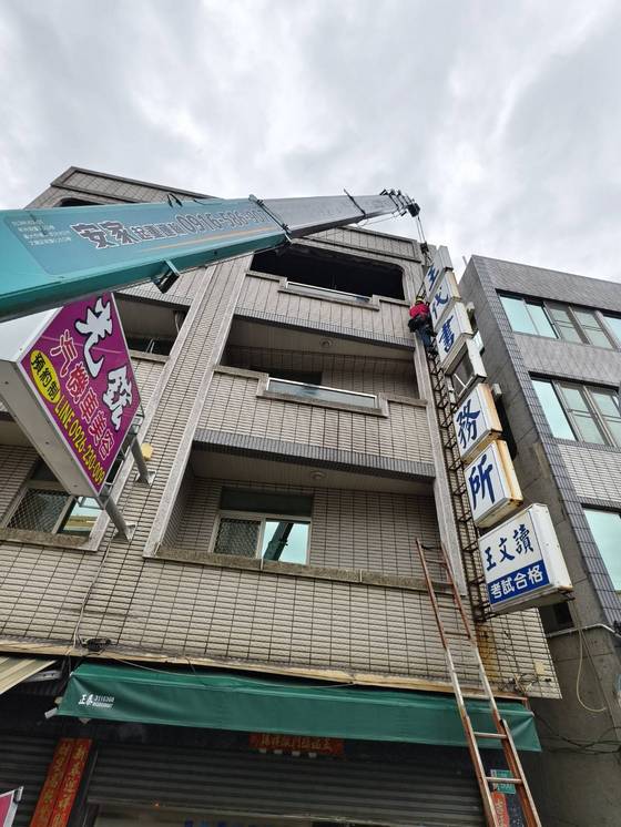 台南仁德區 拆除招牌工程