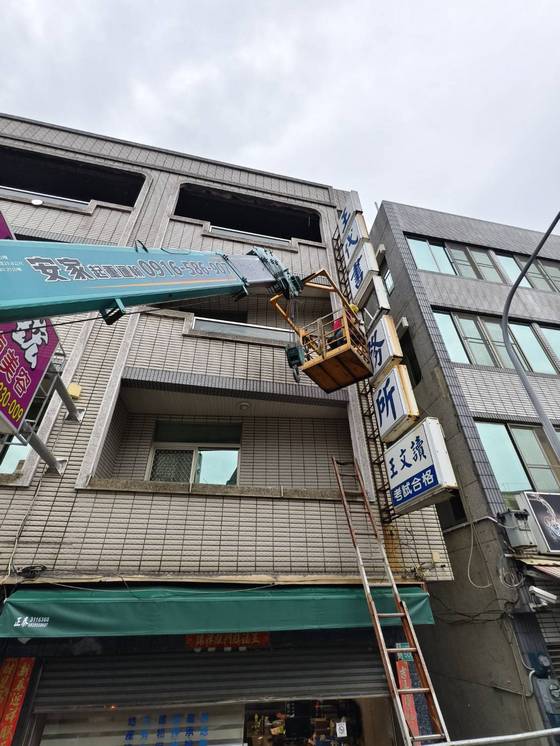 台南仁德區 拆除招牌工程