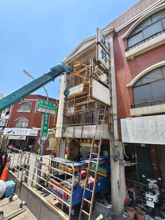 台南東區 拆除招牌工程