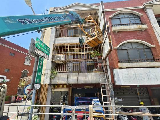 台南東區 拆除招牌工程