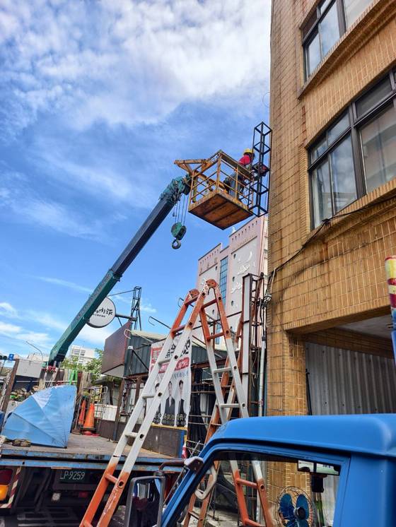 東區固定籠招牌拆安裝