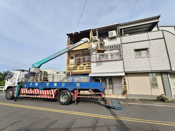 後壁區固定籠採光罩修繕及鐵皮屋修繕